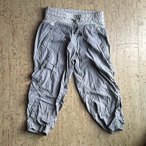 Used ivivva live to move crop, grey, 8